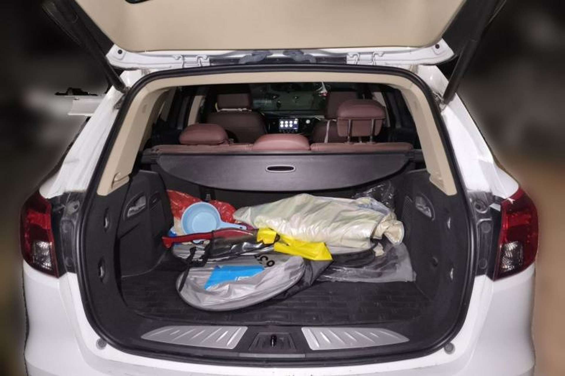 Used Buick Envision 2017 28T Four-Wheel Drive Elite Model Trunk