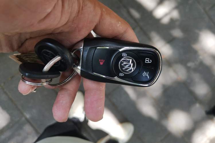 Used Buick Envision 2017 20T Two-Wheel Drive Luxury Model Vehicle Key