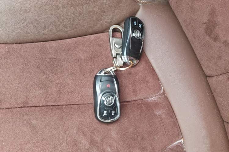 Used Buick Envision 2017 28T Four-Wheel Drive Elite Model Vehicle Key