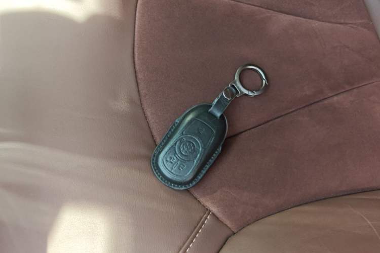 Used Buick Envision 2017 20T Two-Wheel Drive Luxury Model Vehicle Key