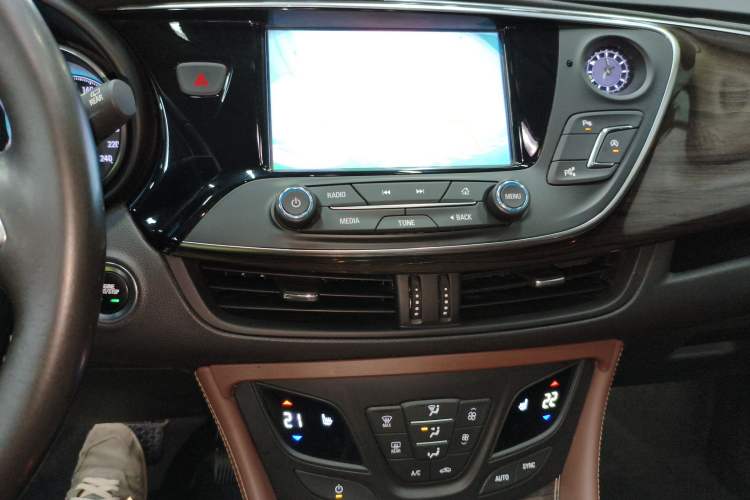 Used Buick Envision 2017 20T Two-Wheel Drive Luxury Model Audio And AC Panel