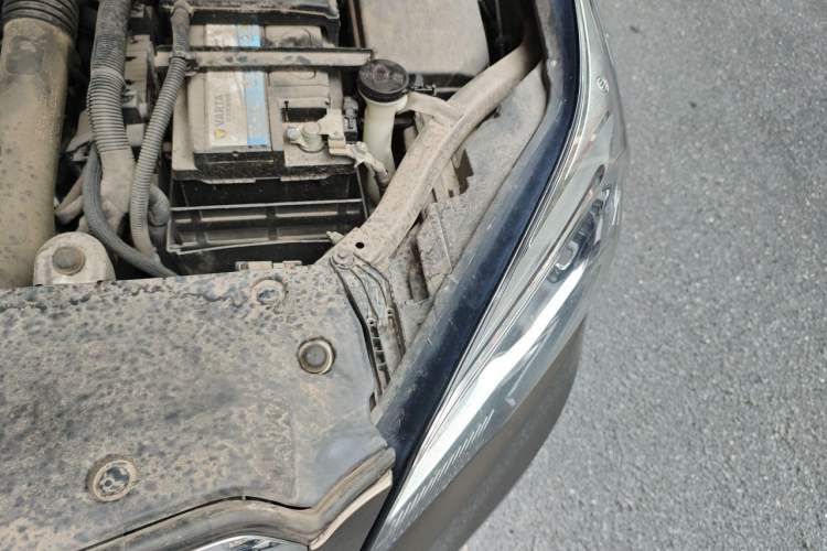 Used Buick Envision 2017 20T Two-Wheel Drive Elite Version Engine Bay Left