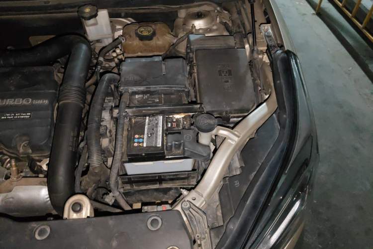 Used Buick Envision 2017 20T Two-Wheel Drive Leading Version Engine Bay Left