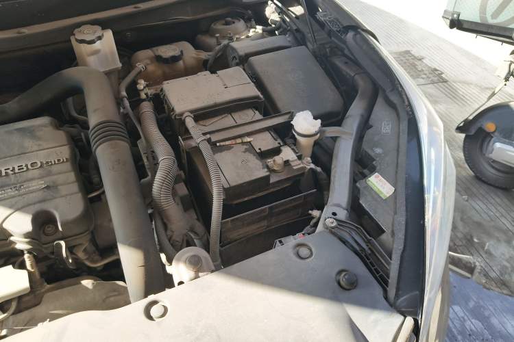 Used Buick Envision 2017 20T Two-Wheel Drive Elite Version Engine Bay Left