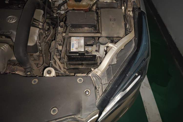 Used Buick Envision 2017 28T Four-Wheel Drive Luxury Model Engine Bay Left