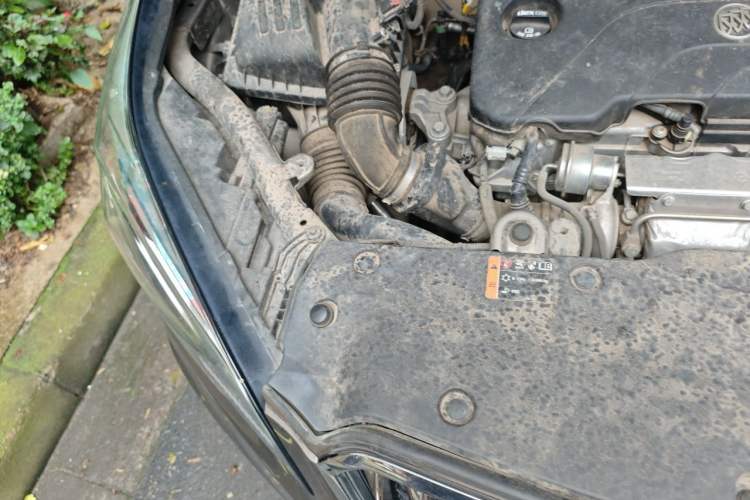 Used Buick Envision 2017 20T Two-Wheel Drive Elite Version Engine Bay Right
