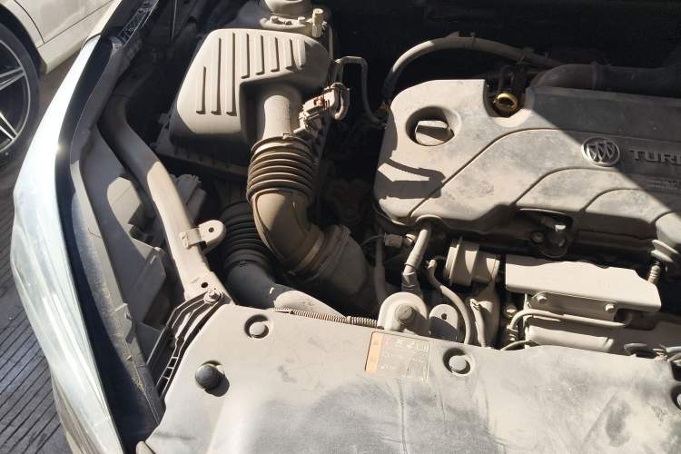 Used Buick Envision 2017 20T Two-Wheel Drive Elite Version Engine Bay Right