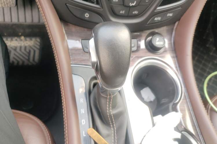 Used Buick Envision 2017 28T Four-Wheel Drive Elite Model Gear Lever