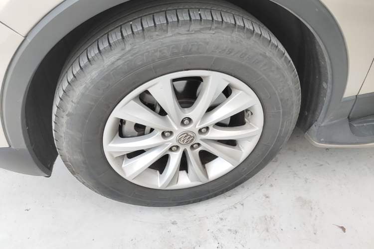Used Buick Envision 2017 28T Four-Wheel Drive Elite Model Left Front Wheel Hub