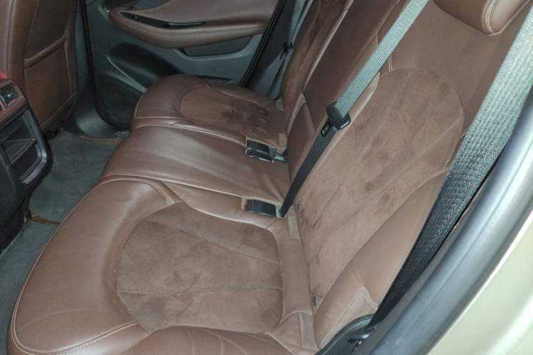 Used Buick Envision 2017 28T Four-Wheel Drive Luxury Model Left Rear Seat