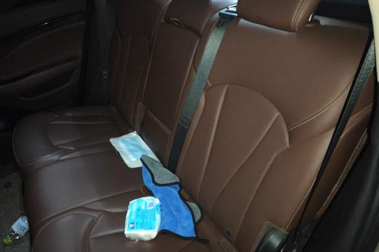 Used Buick Envision 2017 28T Four-Wheel Drive Luxury Model Left Rear Seat
