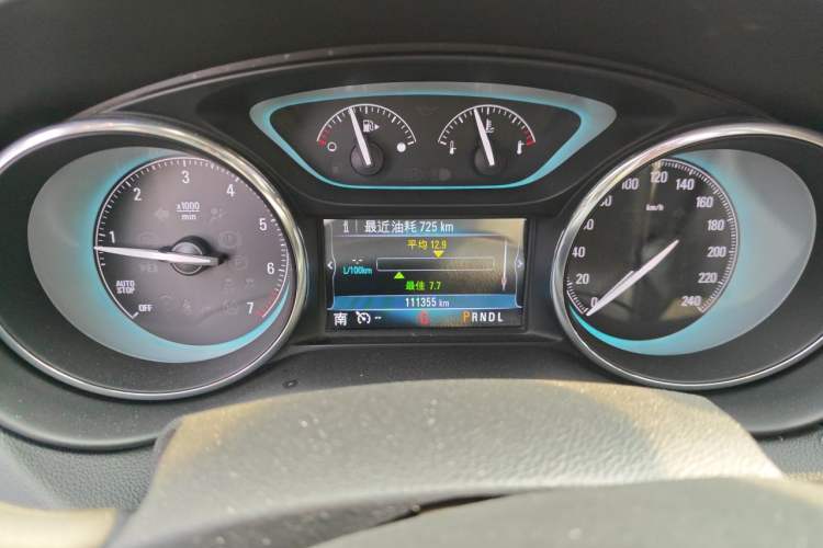 Used Buick Envision 2017 28T Four-Wheel Drive Elite Model Odometer Close Up