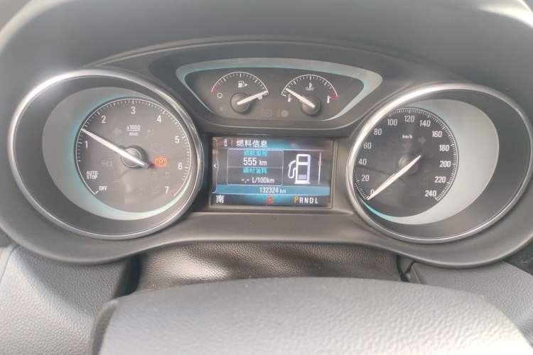 Used Buick Envision 2017 28T Four-Wheel Drive Elite Model Odometer Close Up