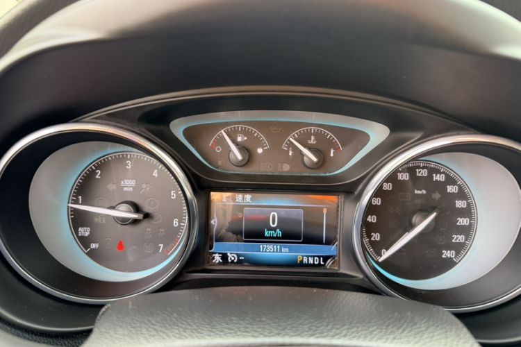 Used Buick Envision 2017 28T Four-Wheel Drive Elite Model Odometer Close Up