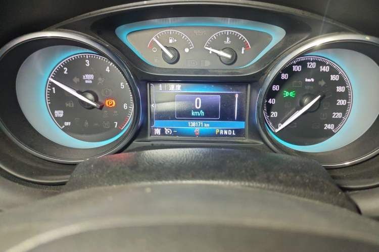 Used Buick Envision 2017 28T Four-Wheel Drive Elite Model Odometer Close Up
