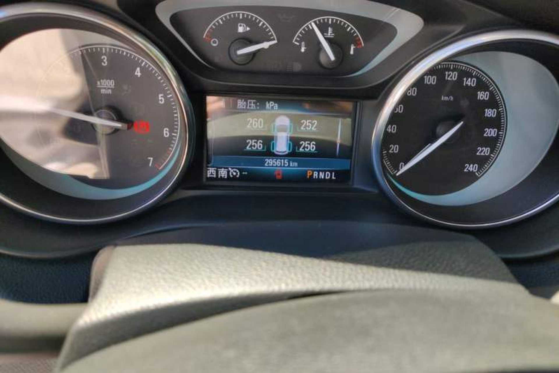 Used Buick Envision 2017 28T Four-Wheel Drive Elite Model Odometer Close Up