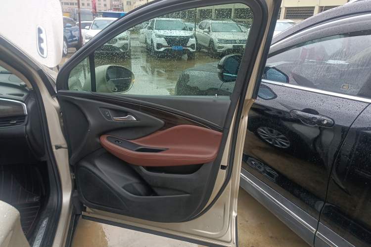 Used Buick Envision 2017 28T Four-Wheel Drive Elite Model Right Front Door Interior