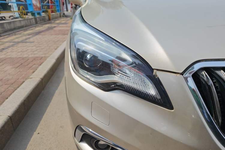 Used Buick Envision 2017 28T Four-Wheel Drive Elite Model Right Front Headlight