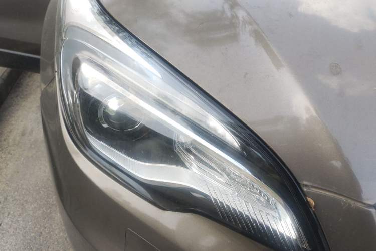 Used Buick Envision 2017 28T Four-Wheel Drive Elite Model Right Front Headlight