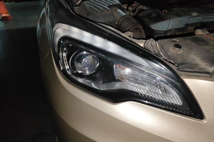 Used Buick Envision 2017 20T Two-Wheel Drive Leading Version Right Front Headlight