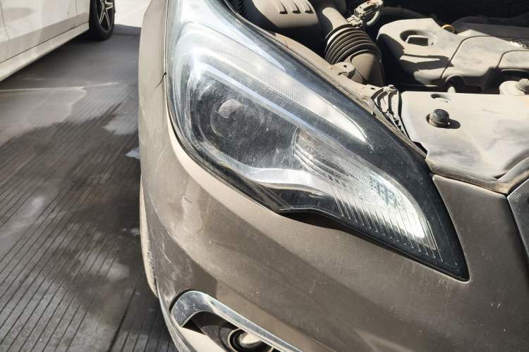 Used Buick Envision 2017 20T Two-Wheel Drive Elite Version Right Front Headlight