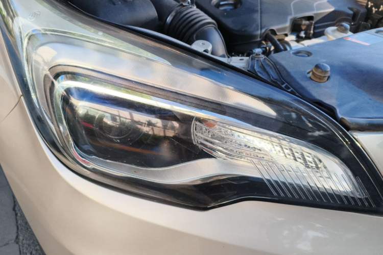 Used Buick Envision 2017 20T Two-Wheel Drive Leading Version Right Front Headlight