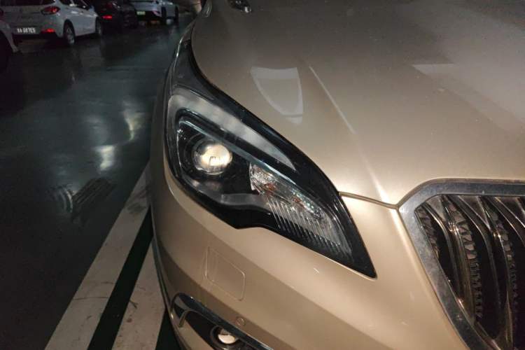 Used Buick Envision 2017 28T Four-Wheel Drive Luxury Model Right Front Headlight