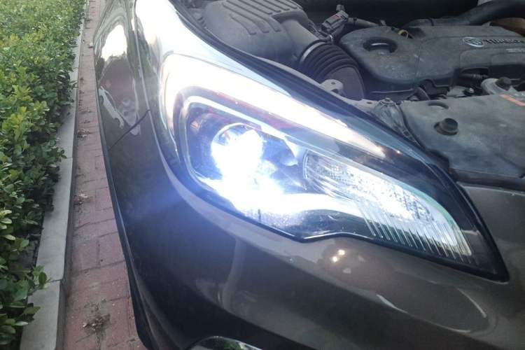 Used Buick Envision 2017 20T Two-Wheel Drive Elite Version Right Front Headlight