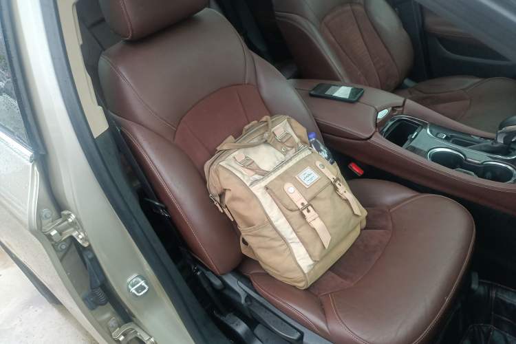 Used Buick Envision 2017 28T Four-Wheel Drive Elite Model Right Front Seat
