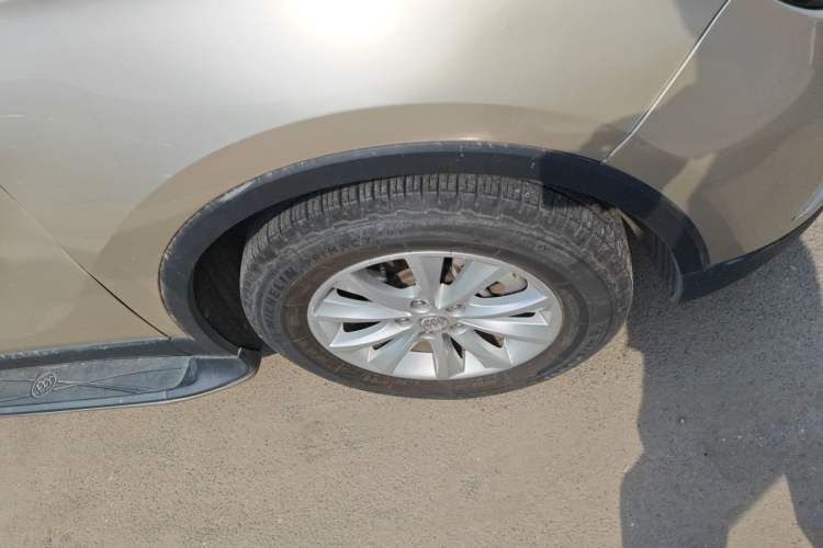 Used Buick Envision 2017 28T Four-Wheel Drive Elite Model Right Front Wheel Hub