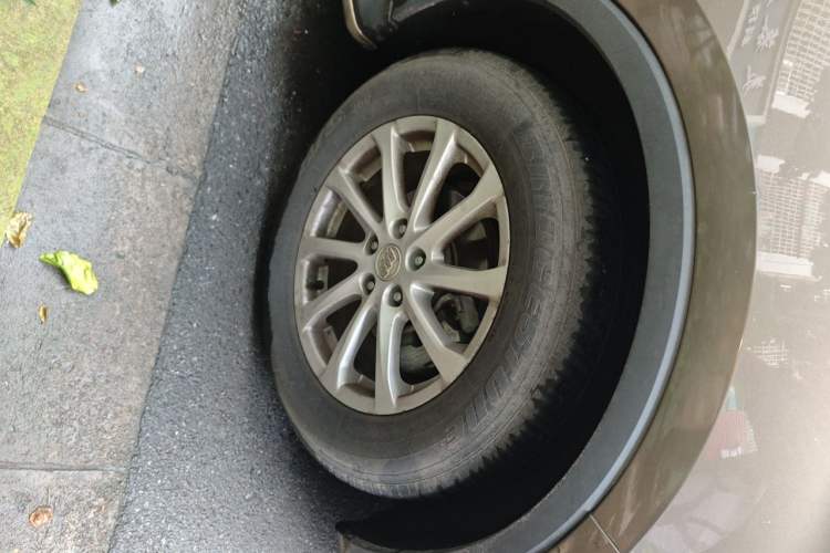 Used Buick Envision 2017 20T Two-Wheel Drive Elite Version Right Front Wheel Hub