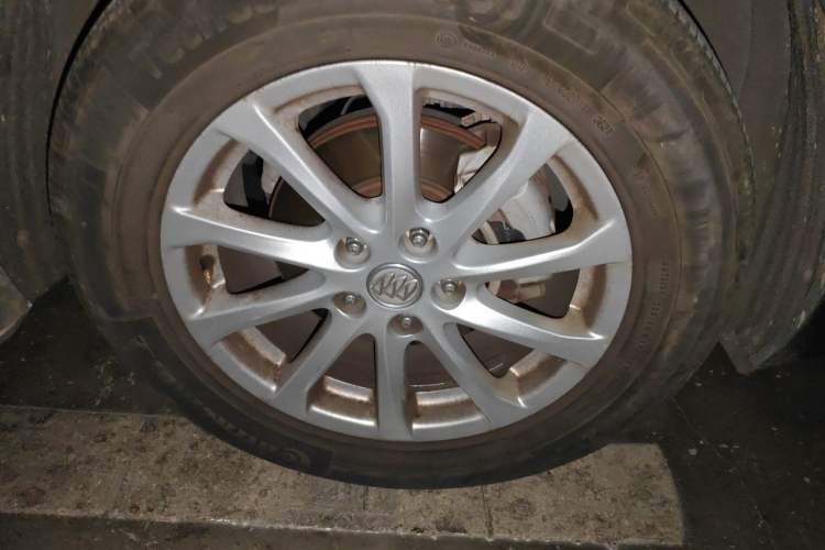 Used Buick Envision 2017 20T Two-Wheel Drive Leading Version Right Front Wheel Hub
