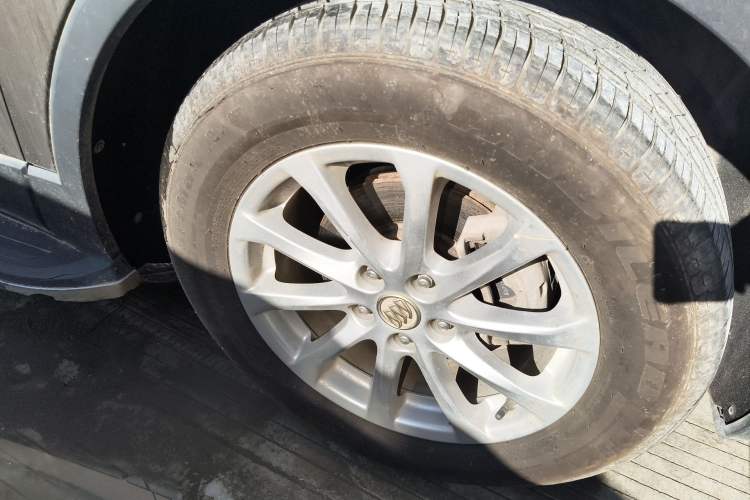 Used Buick Envision 2017 20T Two-Wheel Drive Elite Version Right Front Wheel Hub