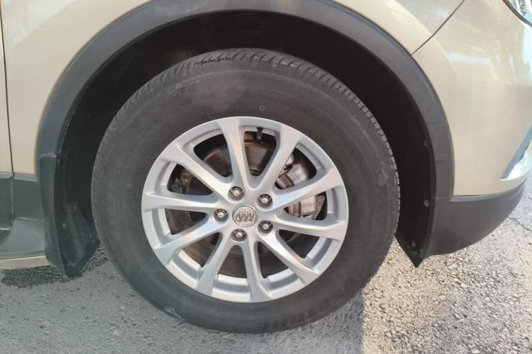 Used Buick Envision 2017 20T Two-Wheel Drive Leading Version Right Front Wheel Hub