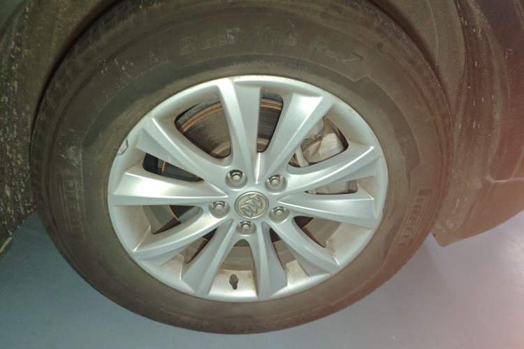 Used Buick Envision 2017 28T Four-Wheel Drive Elite Model Right Front Wheel Hub