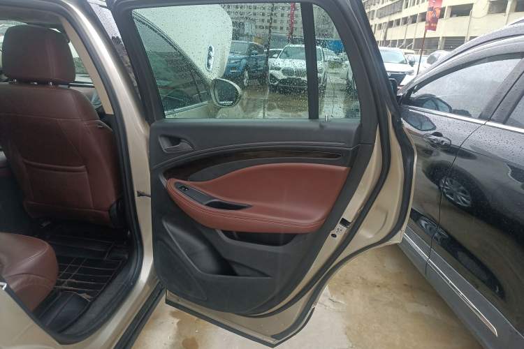 Used Buick Envision 2017 28T Four-Wheel Drive Elite Model Right Rear Door Interior