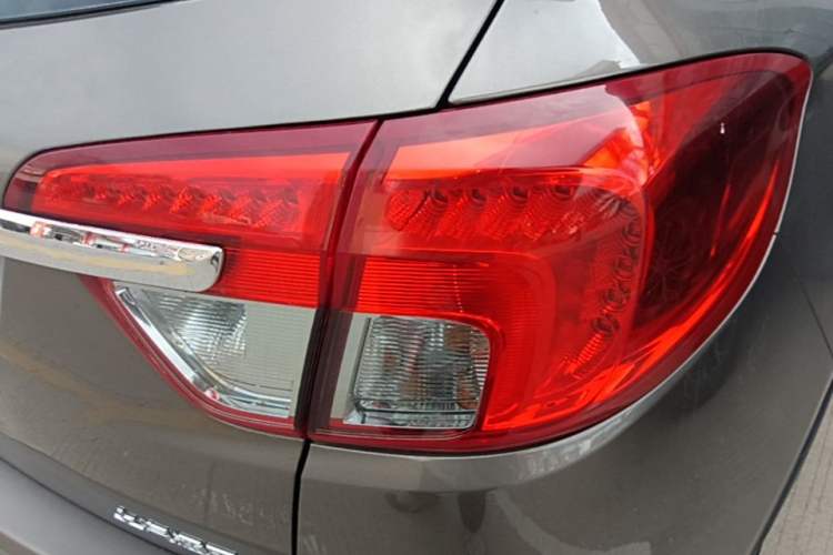 Used Buick Envision 2017 20T Two-Wheel Drive Elite Version Right Rear Taillight