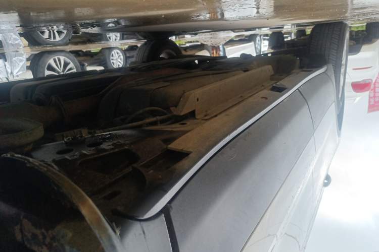 Used Buick Envision 2017 28T Four-Wheel Drive Elite Model Right Side Sill
