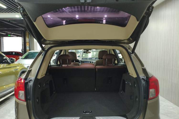 Used Buick Envision 2017 20T Two-Wheel Drive Luxury Model Trunk