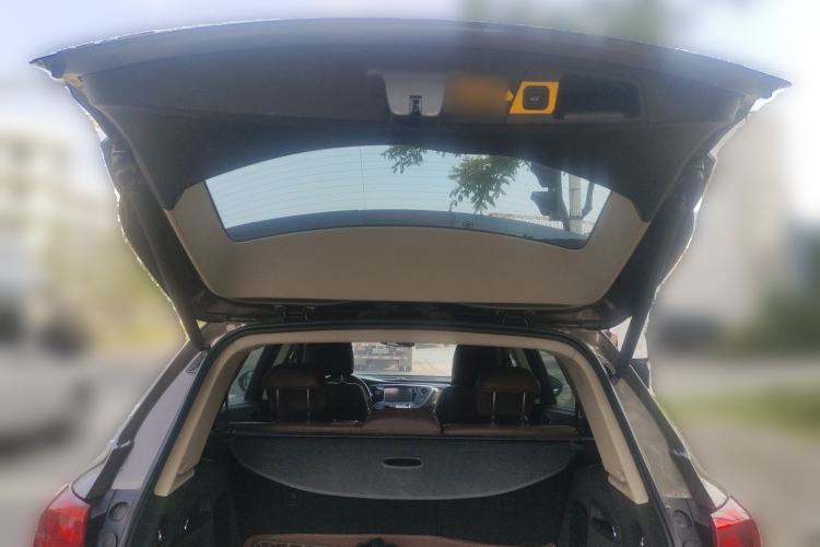 Used Buick Envision 2017 28T Four-Wheel Drive Elite Model Trunk