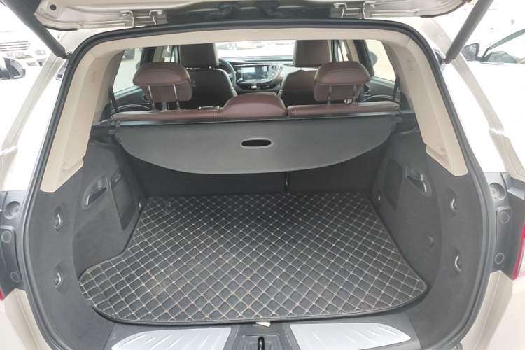 Used Buick Envision 2017 28T Four-Wheel Drive Elite Model Trunk