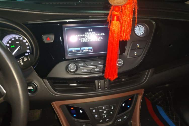 Used Buick Envision 2018 28T Four-Wheel Drive Elite Version Audio And AC Panel