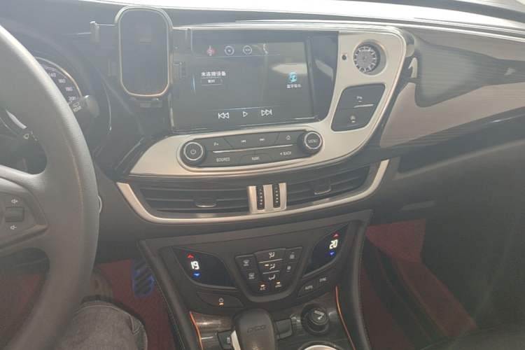 Used Buick Envision 2018 20T Two-Wheel-Drive Leading Model Audio And AC Panel