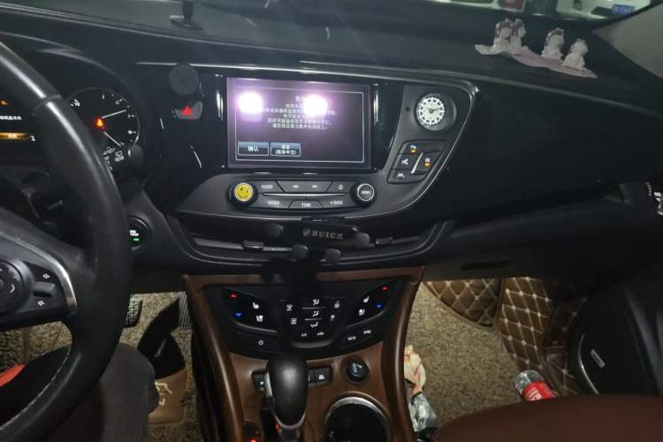 Used Buick Envision 2018 28T All-Wheel-Drive Versatile Sports Flagship Model Audio And AC Panel