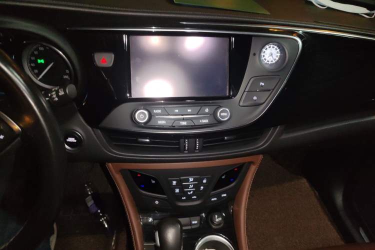 Used Buick Envision 2018 28T Four-Wheel Drive Elite Version Audio And AC Panel