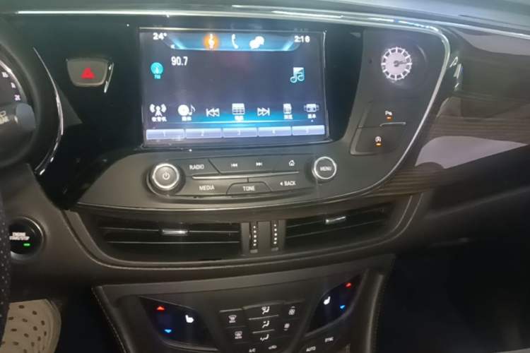Used Buick Envision 2018 20T Two-Wheel-Drive Elite Model Audio And AC Panel