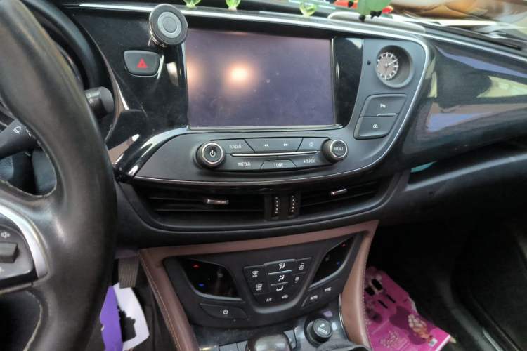 Used Buick Envision 2018 28T Four-Wheel Drive Elite Version Audio And AC Panel