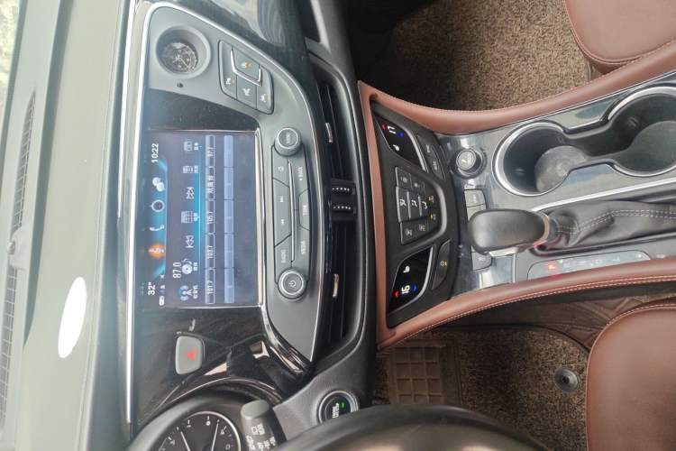 Used Buick Envision 2018 28T Four-Wheel Drive Luxury Model Audio And AC Panel