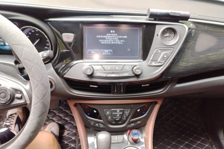 Used Buick Envision 2018 20T Two-Wheel Drive Luxury Model Audio And AC Panel