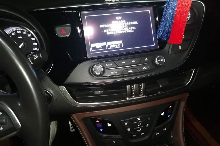 Used Buick Envision 2018 28T Four-Wheel Drive Elite Version Audio And AC Panel